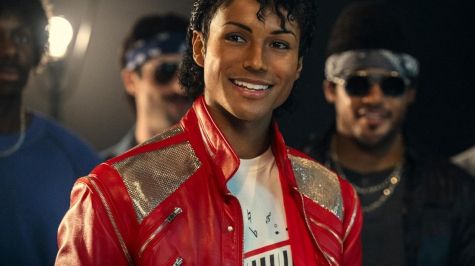 El filme retrata las etapas más importantes de su vida, incluida la que dio a luz a su álbum más exitoso; "Thriller". Foto Universal Pictures