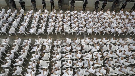 Juicio masivo en el CECOT 400 líderes de la MS13 frente a la justicia de El Salvador (EFE)