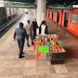 Autoridades del Metro acordaron retirar a comerciantes de la Línea B del Metro. Foto Especial