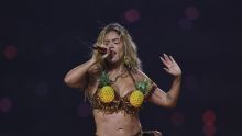 Karol G anuncia gira mundial 'TropiTour' y estrena canción con Cigarettes After Sex (Foto EFE)