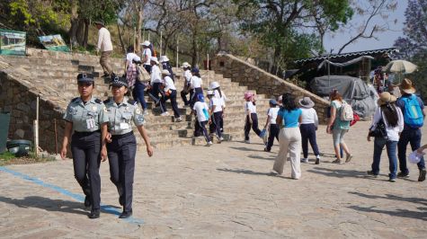 Agentes de la Guardia Nacional realizan rondas de vigilancia, en la zona arqueológica de Monte Albán, Oaxaca. (EFE)