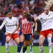 Chivas y Toluca empatan 1-1 en la última jornada. MexSport