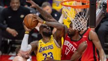 LeBron James brilla con 29 puntos en una remontada histórica de los Lakers ante Houston Rockets (Foto EFE)