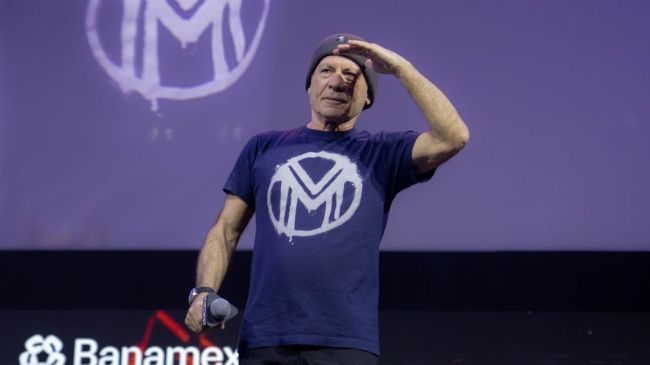 Llegada de Bruce Dickinson a Thunder Stage (Foto: Brandon Díaz de León)