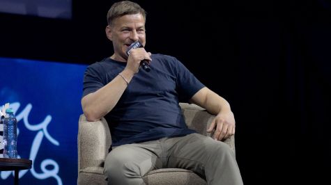 El actor alemán Tom Wlaschiha, vivió una dinámica con sus fans. Foto Brandon Díaz