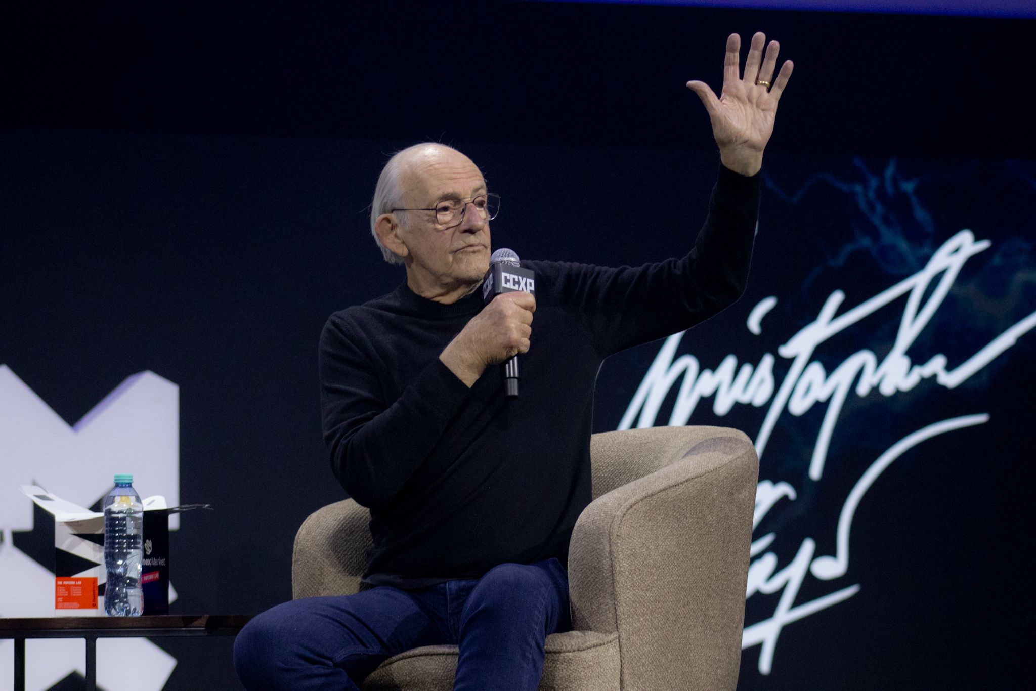 El legendario actor de "Volver al Futuro", Christopher Lloyd quien interpretó al famoso "Doc" inauguró el panel de invitados. Foto Brandon Díaz