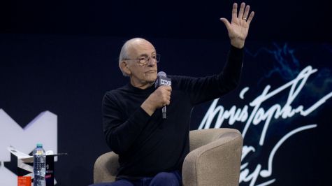 El legendario actor de "Volver al Futuro", Christopher Lloyd quien interpretó al famoso "Doc" inauguró el panel de invitados. Foto Brandon Díaz