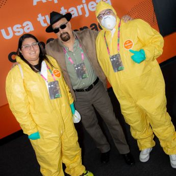 Acudieron fanáticos de la mítica serie Breaking Bad en el marco de la visita de Aaron Paul, quien dio vida al entrañable Jessie. Foto Brandon Díaz