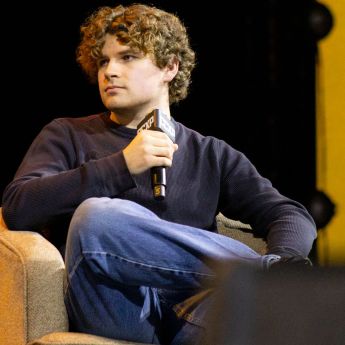 Kane Parsons afirma que su propuesta no busca competir con el terror tradicional. Foto Brandon Díaz