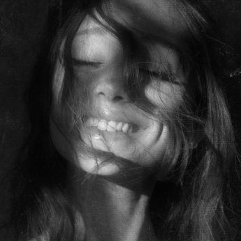 "Ariana Grande vía instagram 'petal 7.31'"