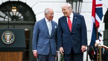 La Casa Blanca generó una fuerte reacción en plataformas digitales tras difundir una imagen del presidente Donald Trump y el rey Carlos III bajo el título "dos reyes" (Foto: EFE)