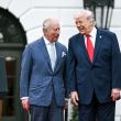 La Casa Blanca generó una fuerte reacción en plataformas digitales tras difundir una imagen del presidente Donald Trump y el rey Carlos III bajo el título "dos reyes" (Foto: EFE)