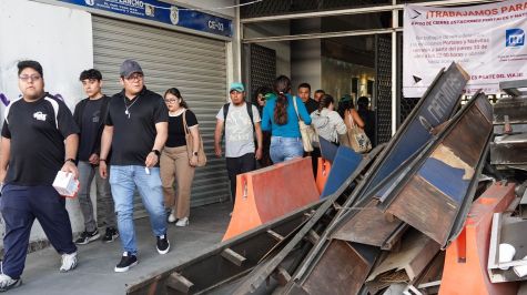 Nativitas es otra de las estaciones cerradas de la Línea 2. Los accesos ya se encuentran repletos de cascajo.
