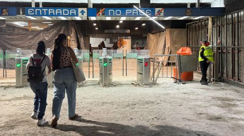 Estaciones como Bellas Artes se encuentran sin piso, sin muros y con señalizaciones escasas.
