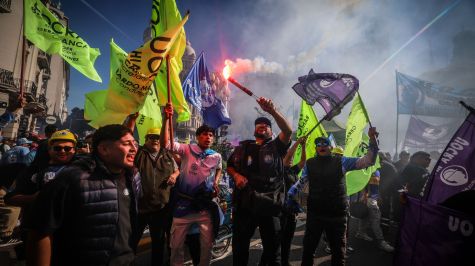 Miles de trabajadores protestan en Buenos Aires contra la reforma laboral de Javier Milei