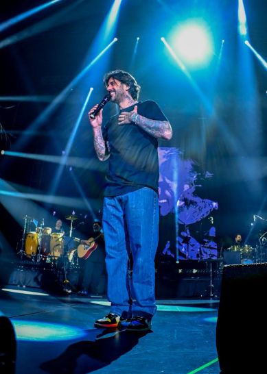 Melendi, Cortesía