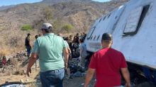 Siete muertos y 25 lesionados tras volcadura de autobús en Nayarit (Gobierno de Nayarit)