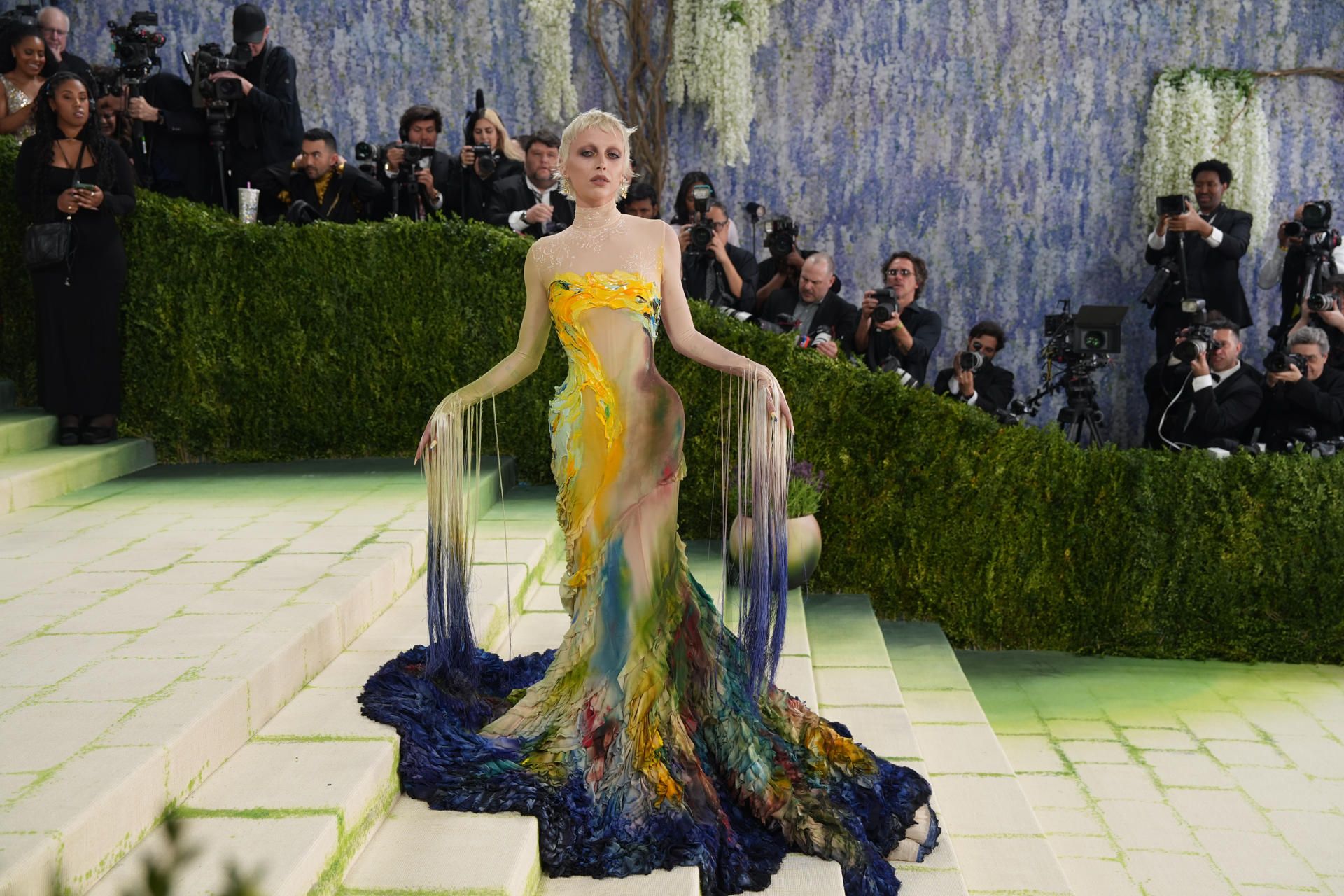 Emma Chamberlain posa este lunes, durante la alfombra roja de la Met Gala, en Nueva York (EE.UU.). EFE/ Octavio Guzmán