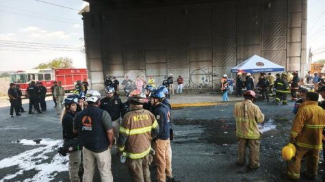 Choque entre un tren y una pipa que transportaba diésel, registrado a la altura del Puente de Viborillas, en el municipio de Colón, Querétaro dejó dos muertos. (Protección Civil del estado)