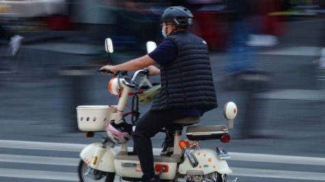 Será a partir del próximo 1 de julio de 2026, cuando todos los dispositivos conocidos como Vehículos Eléctricos Motorizados Personales (VEMEPE) deberán portar obligatoriamente placas de circulación (Foto: Cuartoscuro)