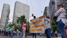 Habitantes de la alcaldía Miguel Hidalgo realizaron un bloqueo total sobre la avenida General Mariano Escobedo, para denunciar la continuación ilegal del proyecto inmobiliario Be Grand Alto Polanco (Foto: Cuartoscuro)