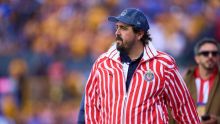 Amaury Vergara pide a sus jugadores reportar con el club a pesar de la convocatoria de Selección. MexSport