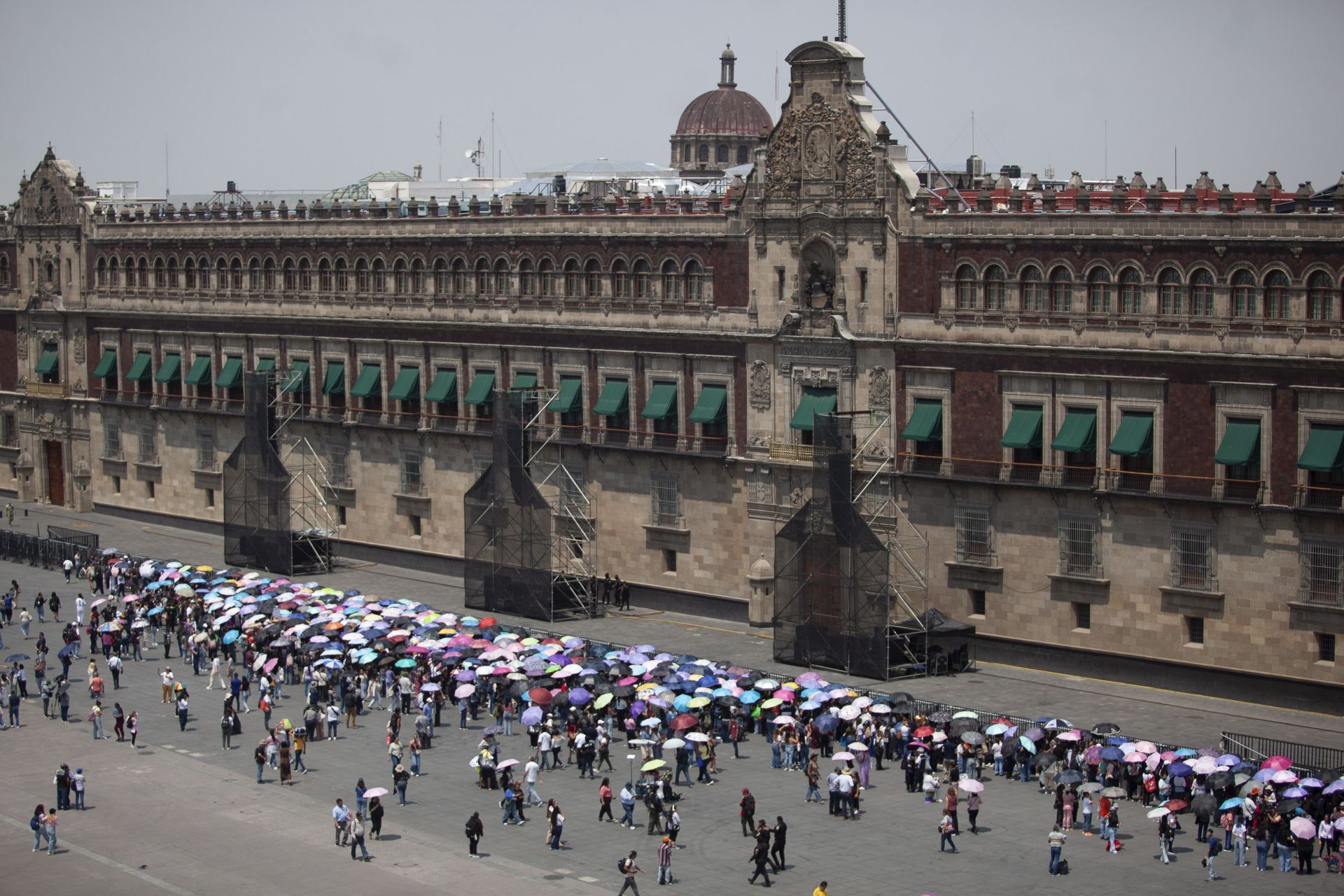 1080674 Fans BTS Palacio Nacional web