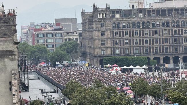 Alrededor de las 16:00 horas, los asistentes en la plancha del Zócalo se contaban por cientos. Imagen: Redes sociales