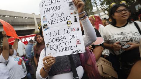 El ARMY se aglutinó en las inmediaciones del Estadio GNP para ser parte de este evento histórico. FOTO: EFE