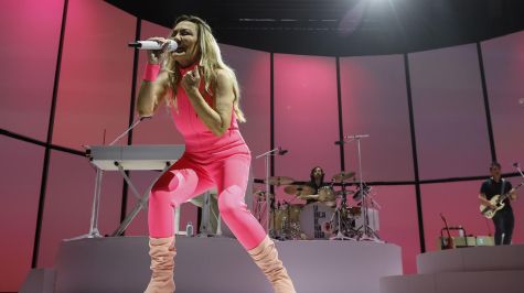 La cantante Amaia Montero durante el concierto que la banda La Oreja de Van Gogh ofrece este sábado en Barakaldo. EFE/ Miguel Toña