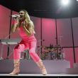 La cantante Amaia Montero durante el concierto que la banda La Oreja de Van Gogh ofrece este sábado en Barakaldo. EFE/ Miguel Toña