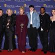 De izquierda a derecha, Stephen Graham, Christine Tremarco, Hannah Walters, Owen Cooper, Ashley Walters y Erin Doherty con el Premio a la Mejor Serie Limitada por Adolescence (Adolescencia) durante la ceremonia de los Premios BAFTA de Televisión 2026 en Londres. Londres) EFE/EPA/NEIL HALL