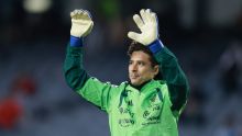 Memo Ochoa va por la historia con el Tri