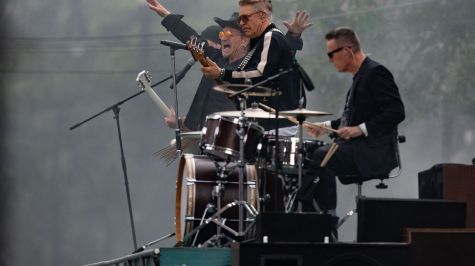 La banda irlandesa U2 integrada por Bono, The Edge, Adam Clayton y Larry Mullen Jr en calles del centro histórico de la Ciudad de México, graban un video de su nuevo tema. FOTO: EDGAR NEGRETE LIRA/CUARTOSCURO.COM