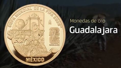 Un jimador, un balón de futbol y al fondo los Arcos de Zapopan. En el contorno superior, la leyenda COPA MUNDIAL DE LA FIFA 2026TM. En el exergo la palabra MÉXICO. A la derecha, la identidad gráfica definida por la FIFA para representar a la ciudad de Guadalajara. Se incluyen el logotipo de la FIFA 26 GUADALAJARA™, la denominación y la ceca de la Casa de Moneda de México "M°".  Imagen del reverso de la moneda de la Copa Mundial de la FIFA 2026, Sede Guadalajara (Banxico)