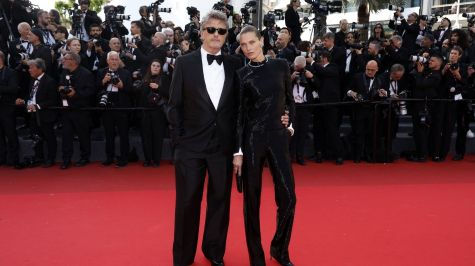 CANNES (Francia), 14/05/2026.- Paweł Pawlikowski (izq.) y Malgorzata Bela asisten al estreno de Fatherland durante la 79ª edición del Festival de Cine de Cannes, en Cannes, Francia, el 14 de mayo de 2026. El festival se celebra del 12 al 23 de mayo de 2026. (Cine, Francia) EFE/EPA/SEBASTIEN NOGIER