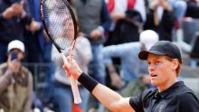 Jannik Sinner resiste la tormenta y sigue soñando en Roma