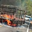 Los incidentes más graves se concentraron en el municipio de Charapan, donde las ráfagas de fuego obligaron a campesinos y cortadores de aguacate a refugiarse cuerpo a tierra en los cultivos (Foto: Especial)