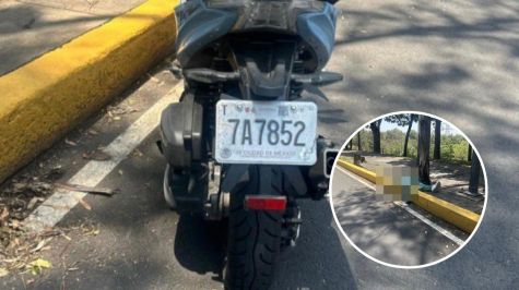 Paramédicos intentaron reanimar durante varios minutos a una joven motociclista accidentada en Álvaro Obregón. Redes sociales