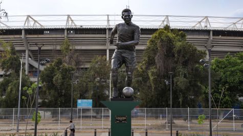 Fotografía que muestra una escultura en bronce del ex futbolista brasileño Edson Arantes do Nascimento 'Pelé', en Guadalajara. (EFE) (3) (1)