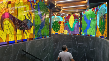 La estación Auditorio del Metro fue renovada con vitrales artesanales, nuevos pisos y señalética bilingüe rumbo al Mundial 2026. Cuartoscuro
