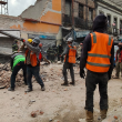 Una fachada colapsó sobre un microbús y vehículos particulares en la zona de La Lagunilla; cuatro personas resultaron lesionadas. @SGIRPC Una fachada colapsó sobre un microbús y vehículos particulares en la zona de La Lagunilla; cuatro personas resultaron lesionadas. @SGIRPC