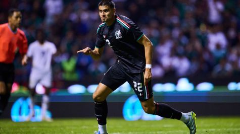 El delantero de Pumas, Guillermo Martínez, recibió un balón filtrado de Romo en el área y definió con un zurdazo para el 2-0 de México ante Ghana (Mexsport)