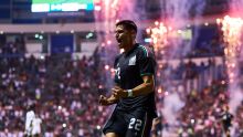 El delantero de Pumas, Guillermo Martínez, recibió un balón filtrado de Romo en el área y definió con un zurdazo para el 2-0 de México ante Ghana (Mexsport)