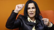 La periodista y escritora mexicana, Lydia Cacho habla este viernes durante una entrevista con EFE, en la Ciudad de México (México). EFE/Sáshenka Gutiérrez