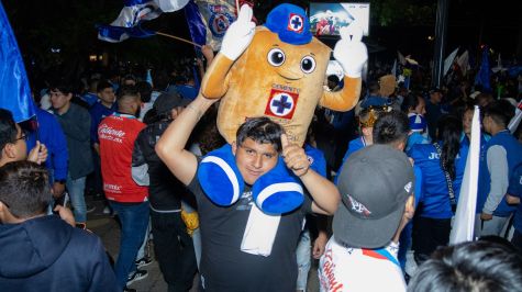 Los festejos se extendieron hasta la madrugada (Foto: Brandon Díaz)