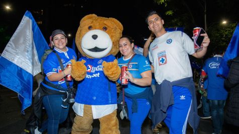 Los festejos se extendieron hasta la madrugada (Foto: Brandon Díaz)