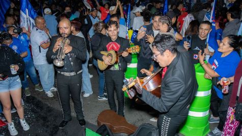 Los festejos se extendieron hasta la madrugada (Foto: Brandon Díaz)