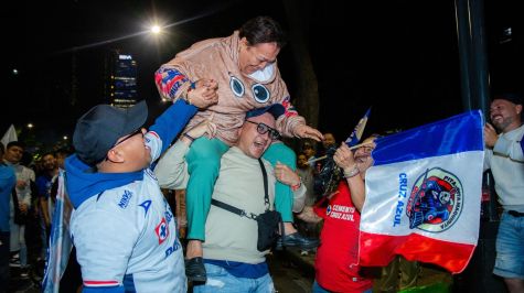 Los festejos se extendieron hasta la madrugada (Foto: Brandon Díaz)
