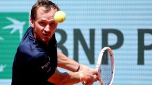 Medvedev vuelve a tropezar en París y cae en su debut en Roland Garros